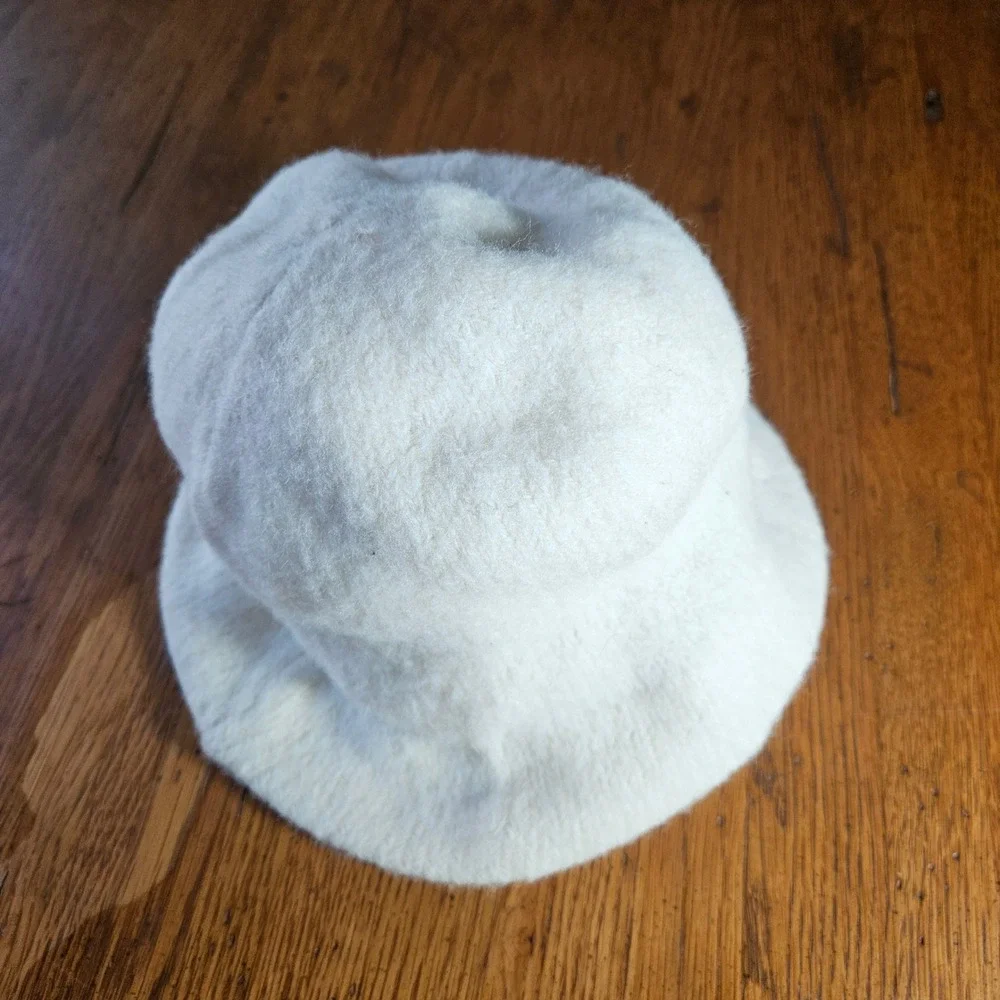 Barbour Cream Wool Felt‎ Bucket Hat with Flower Accent Made in Scotland Classic